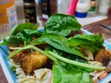 Ensalada de Tornillos con Crotones con Mayoketchu con Aguacate