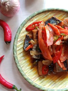 Foto resep Oseng Asam Manis Ikan Asin Tenggiri