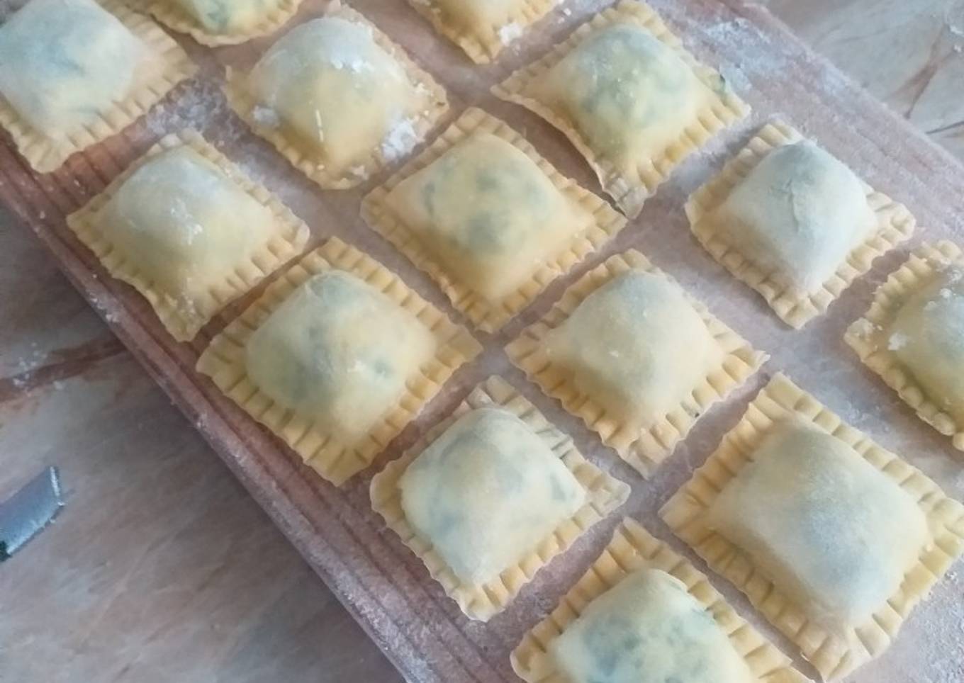 Ravioli Pasta (isi tahu)
