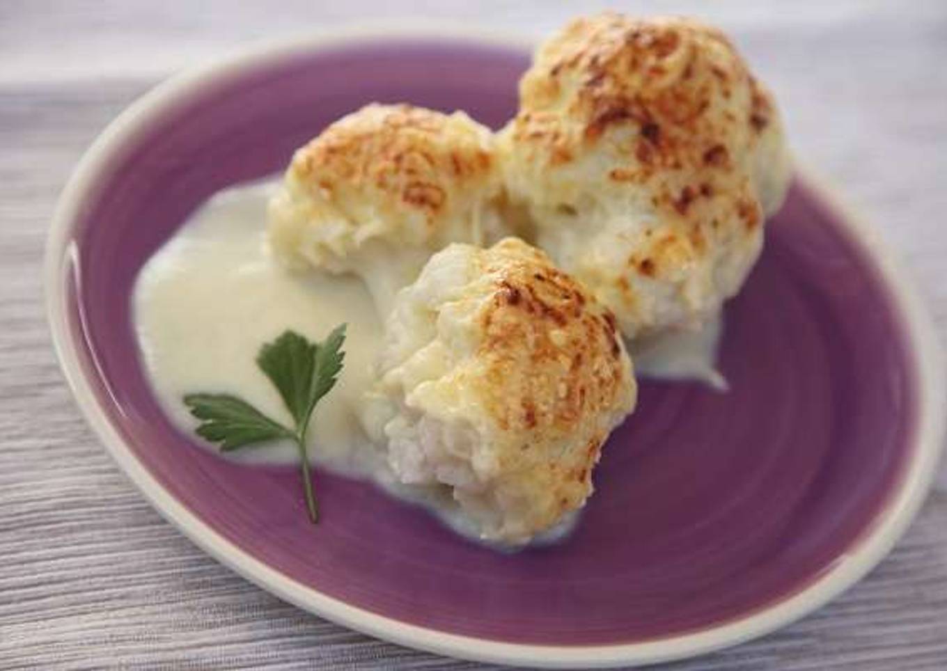 Cauliflower gratin recipe with healthy béchamel sauce