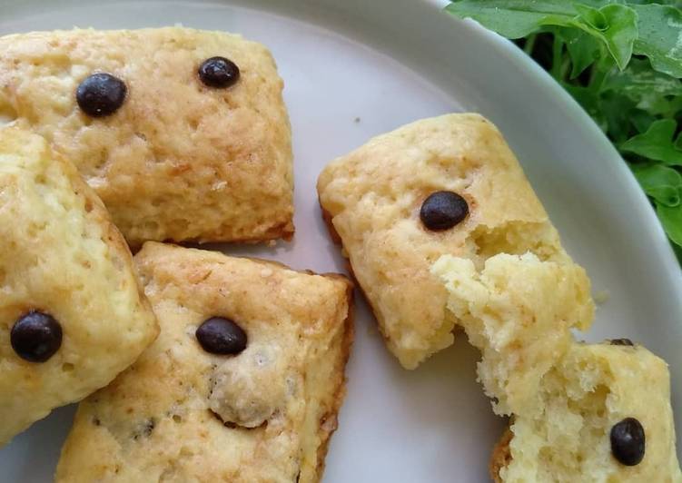 Scone Domino (with Cranberries)