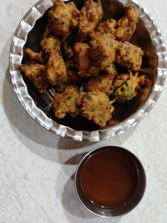 મેથીનાં ગોટા(Methi Na Gota Recipe in Gujarati) રેસીપી મુખ્ય ફોટો