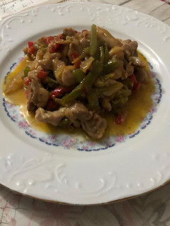 Una foto de Pollo con verduras