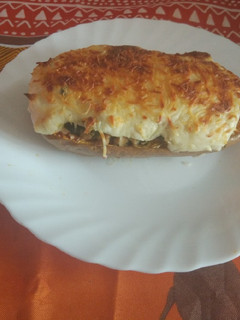 Una foto de Calabaza rellena de carne con espinacas y bechamel 💜