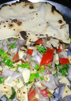 A picture of Masala papad.