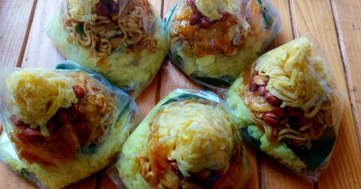 Nasi Kuning mini tumpeng