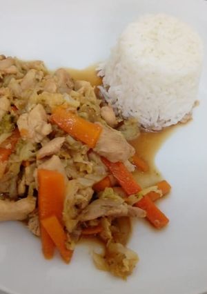 Una foto de Pollo con Vegetales 😊