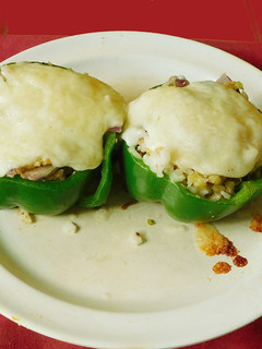 பருப்பு சாதம் சீஸ் ஸ்டவ்ட் குடை மிளகாய் (Paruppu satham cheese stuffed kudaimilakaai recipe in tamil செய்முறை முக்கிய புகைப்படம்