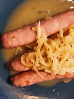 Una foto de Salchichas al vino blanco