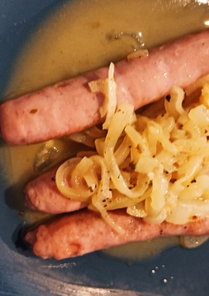 Una foto de Salchichas al vino blanco