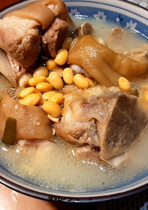 白豬腳湯 的食譜成品照片