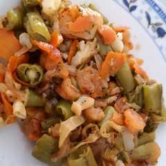 Una foto de Camarones 🦐 con vegetales salteados