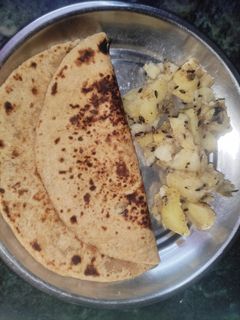 जीरा आलू(jeera aloo recipe in hindi) रेसिपी मुख्य फोटो