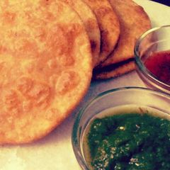 A picture of Lal masur dal kachori.