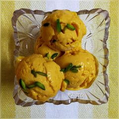 A picture of Mango Ice cream.
