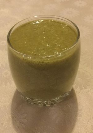 Una foto de Jugo de tomate con espinacas😋