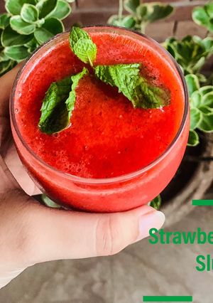 A picture of Strawberry Margarita 🍓🍹.