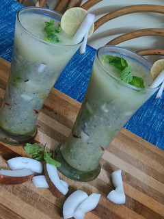 गोंद कतीरा कोकोनट ड्रिंक (gond katira coconut drink recipe in Hindi) रेसिपी मुख्य फोटो