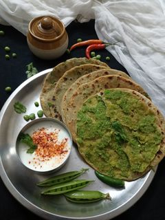 मटर पराठा(matar paratha recipe in hindi) रेसिपी मुख्य फोटो