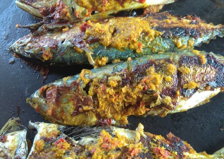 Resep Ikan bakar kembung teplon ala2 bumbu warung makan di makassar Sempurna