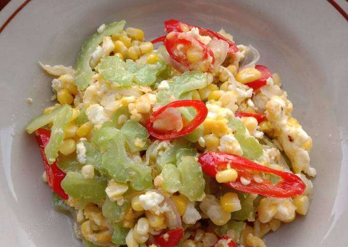 Standar Bagaimana cara membuat Oseng pare jagung telur yang menggugah selera