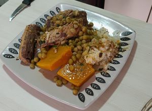 Una foto de Jurel arvejado, zapallo cocido y arroz
