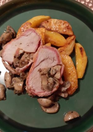 Bacon-ös gombás sertésszűz vele sült krumplival recept fotója