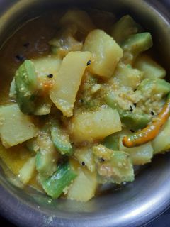 ঝিঙে আলু পোস্ত (jhinge aloo posto recipe in Bengali) রেসিপির প্রধান ছবি