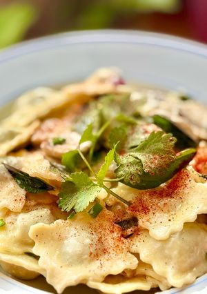 Une photo de 💚 Raviolis à la Crème, aux Champignons et aux Herbes Fraîches. (Végétarien)