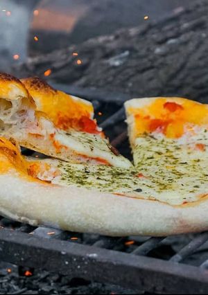 Una foto de Pizza estilo napolitana