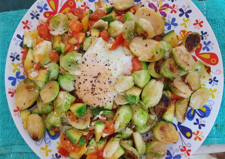 Col de Bruselas salteadas con huevo