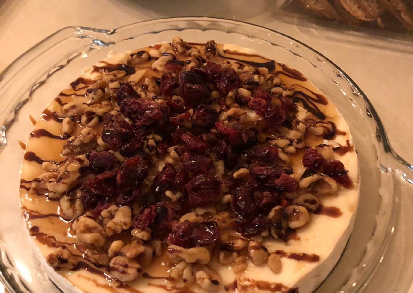 Brie fondant aux canneberges et noix de Grenoble