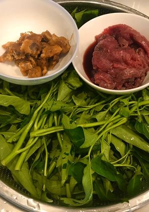 Hình của món Canh rau muống thịt bò nấu me.