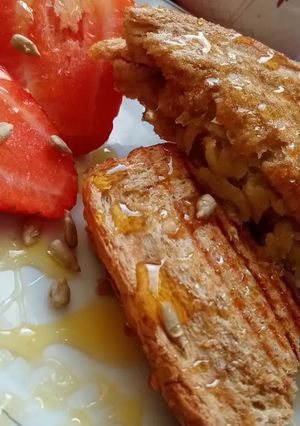 O poză a rețetei Sandwich cald cu măr acru.