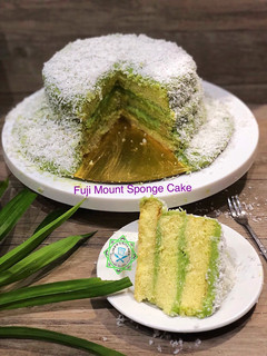 A picture of Sponge cake with pandan coconut pastry cream (Fuji mountain sponge cake).