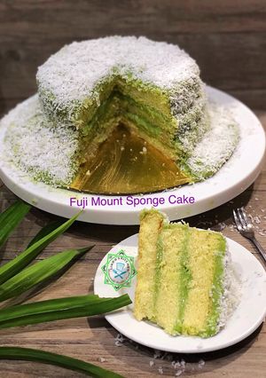 A picture of Sponge cake with pandan coconut pastry cream (Fuji mountain sponge cake).