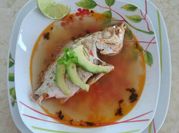 Una foto de caldo de pargo