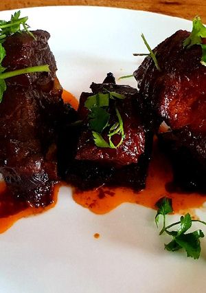 Una foto de Costilla de ternera al vino tinto