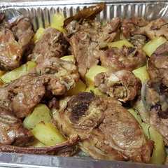 A picture of Agnello con patate al forno.