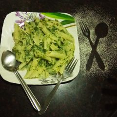 A picture of Cheesy Spinach pasta.