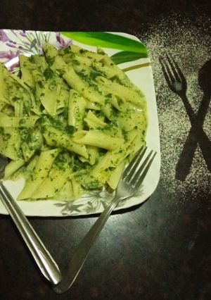 A picture of Cheesy Spinach pasta.