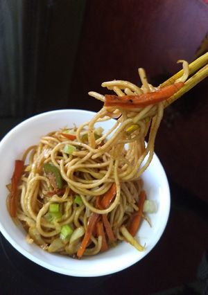 A picture of Chow mein.