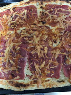 Una foto de Foccacia de jamón York y queso
