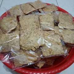 A picture of 323.*Kripik tempe kriuk*.