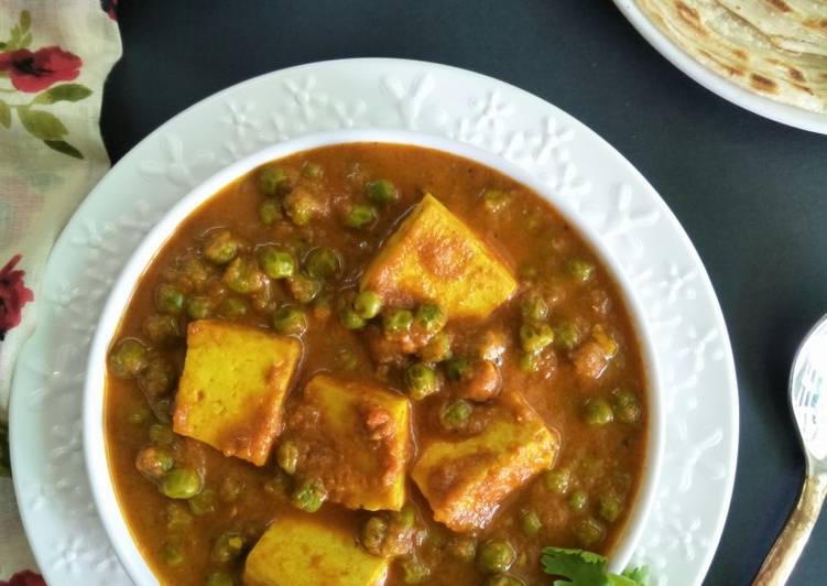 Mutter Paneer (Green Peas And Cottage Cheese Gravy Vegetable)