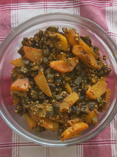 ભીંડા બટાકા નું શાક (Bhinda Bataka Shak Recipe In Gujarati) રેસીપી મુખ્ય ફોટો
