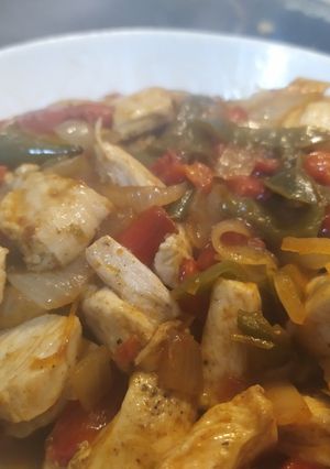 Una foto de Fajitas de pollo y pimiento, picantes