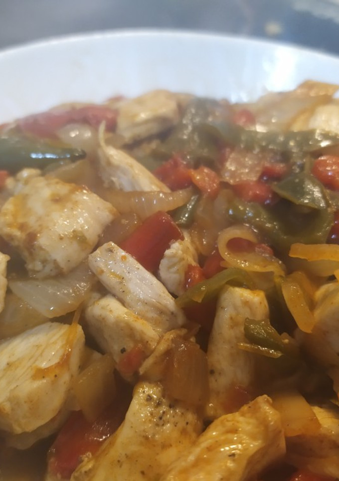 Una foto de Fajitas de pollo y pimiento, picantes