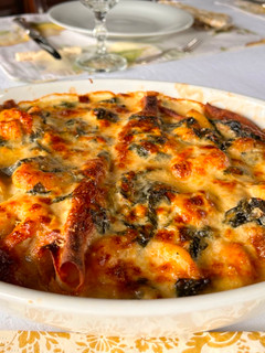 Una foto de Crêpes gratinadas, rellenas de espinacas y gambas