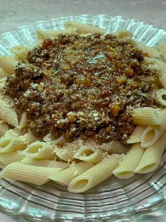 Una foto de Penne con salsa boloñesa